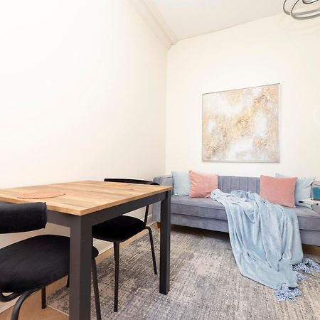 Joivy Modern Flat In City Centre - For Up To 3 Guests Appartement Edinburgh Buitenkant foto