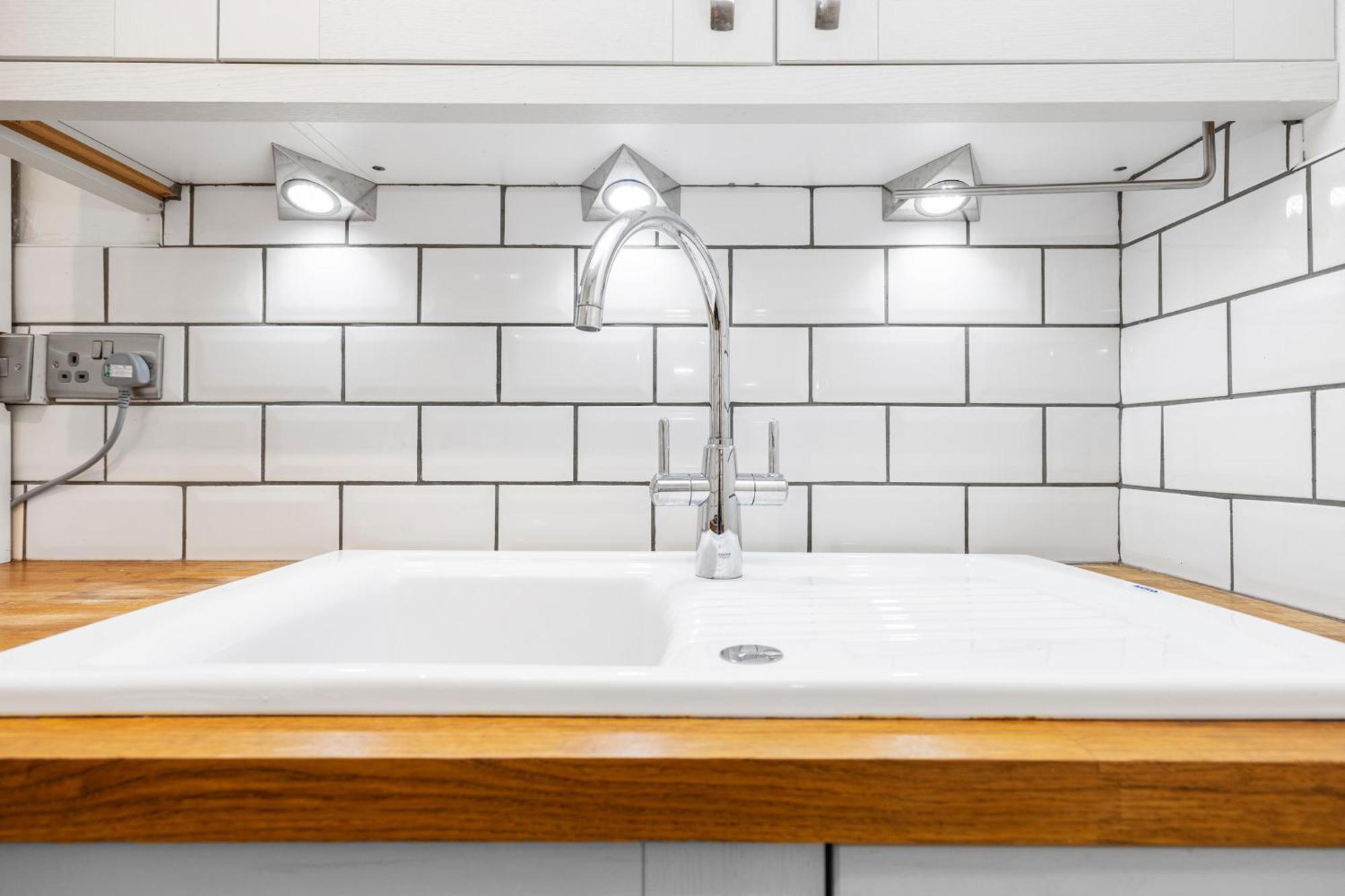 Joivy Modern Flat In City Centre - For Up To 3 Guests Appartement Edinburgh Buitenkant foto