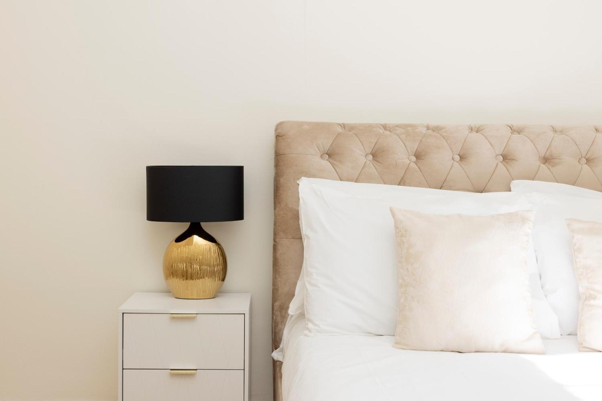 Joivy Modern Flat In City Centre - For Up To 3 Guests Appartement Edinburgh Buitenkant foto