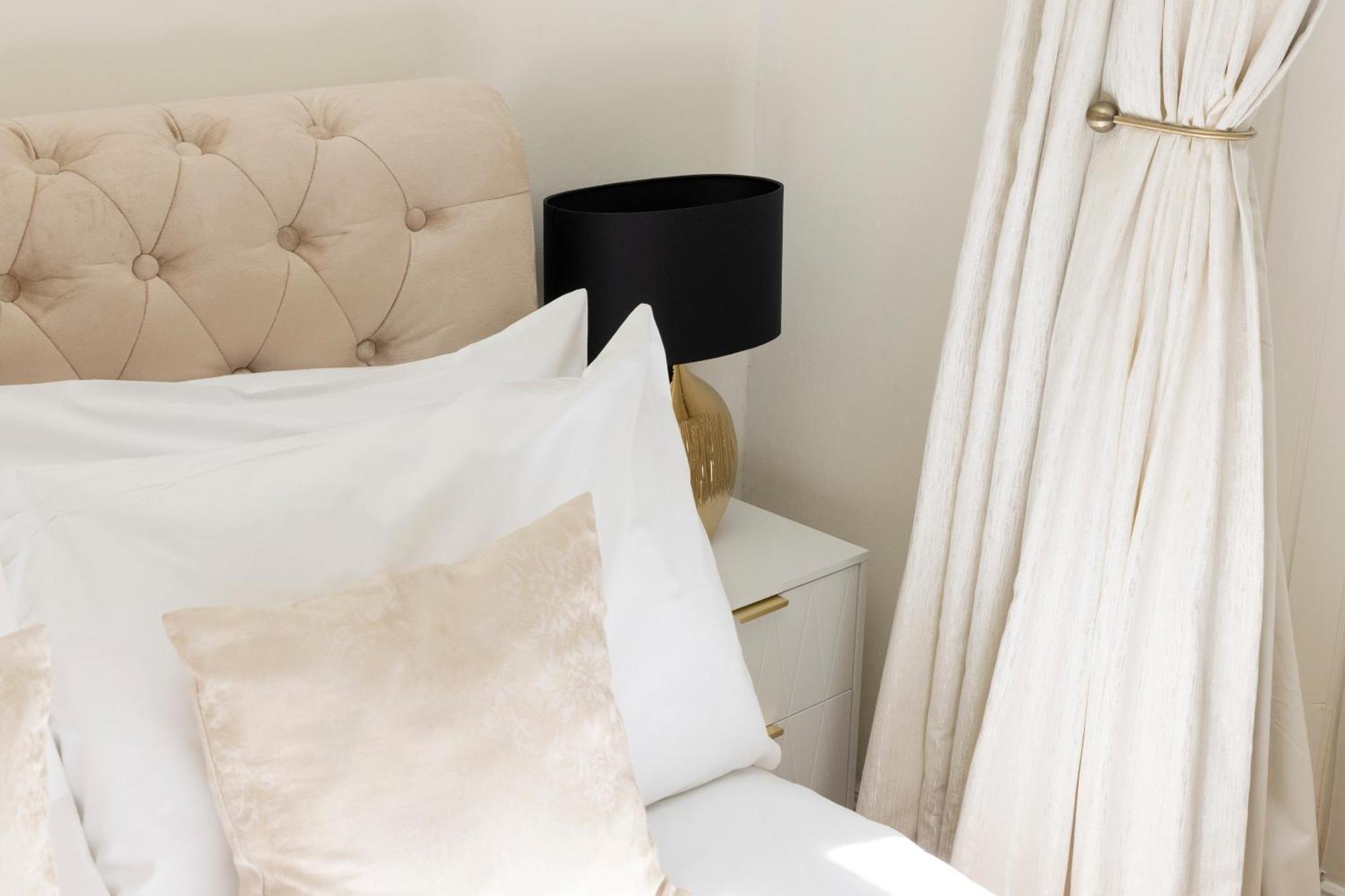 Joivy Modern Flat In City Centre - For Up To 3 Guests Appartement Edinburgh Buitenkant foto